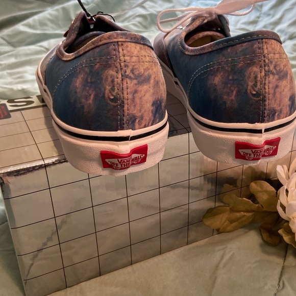 MoMA Monet Waterlilies Vans - Picture 6 of 9